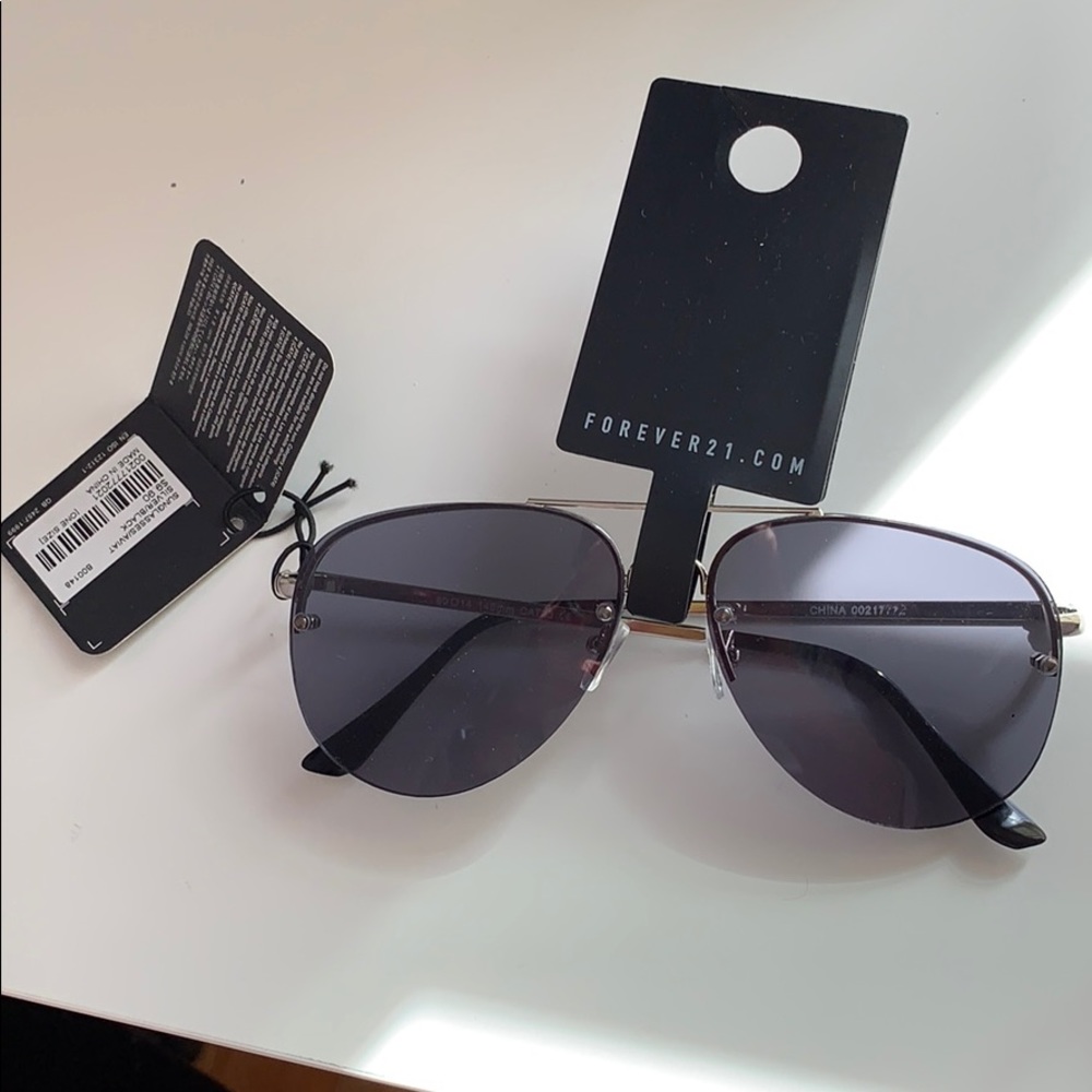 BRAND NEW Forever 21 black aviators